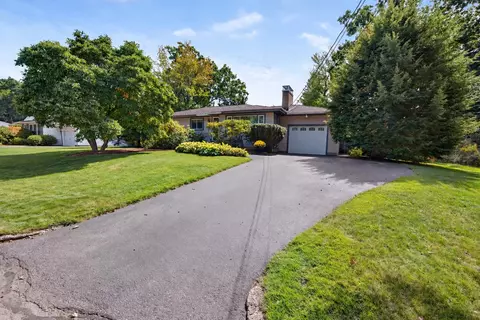 201 Paquette Ave, Manchester, NH 03104