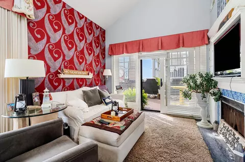 Living - 365 Ocean Blvd, Hampton, NH 03842 photo 1 of 4