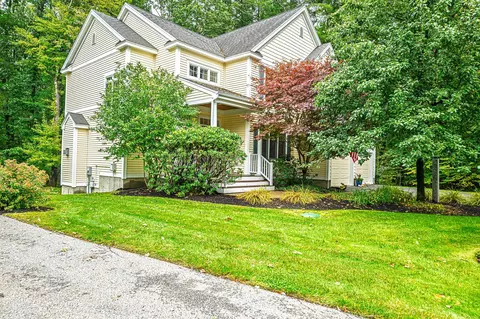 7 Drumlin Rd, Stratham, NH 03885