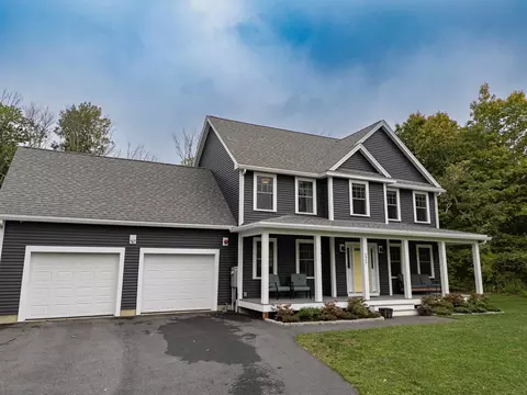 125 Meaderboro Rd, Rochester, NH 03867