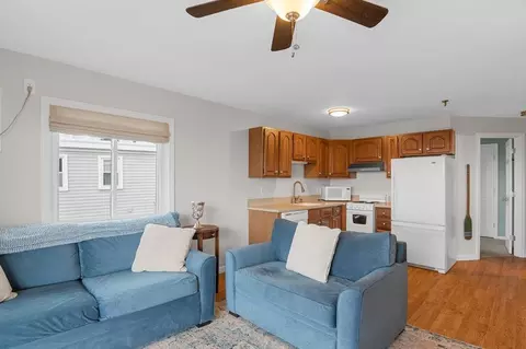 Living - 611 Ocean Blvd #3, Hampton, NH 03842 photo 3 of 5