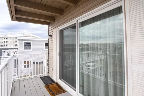 Exterior - 611 Ocean Blvd #3, Hampton, NH 03842 photo 1 of 2
