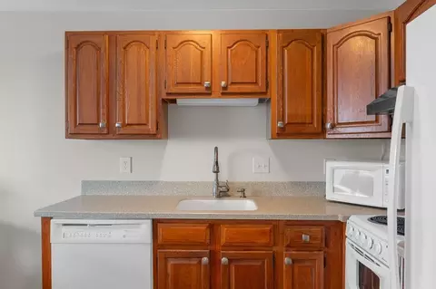 Kitchen - 611 Ocean Blvd #3, Hampton, NH 03842 photo 2 of 2