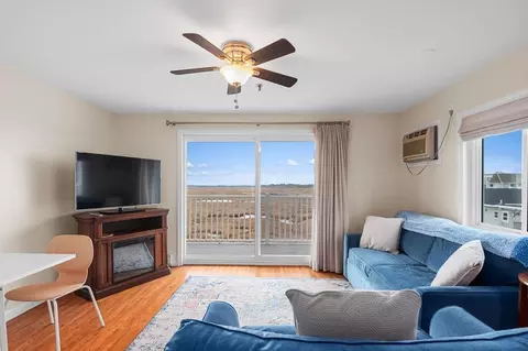 Living - 611 Ocean Blvd #3, Hampton, NH 03842 photo 1 of 5