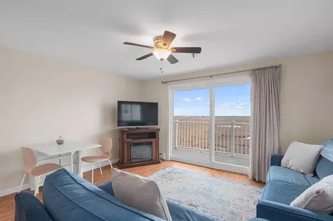 Living - 611 Ocean Blvd #3, Hampton, NH 03842 photo 2 of 5