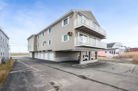 Exterior - 611 Ocean Blvd #3, Hampton, NH 03842 photo 2 of 2