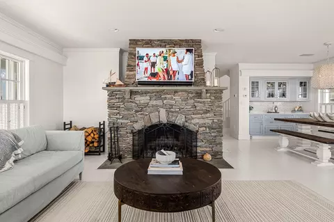 Living - 1016 Ocean Blvd, Hampton, NH 03842 photo 3 of 6