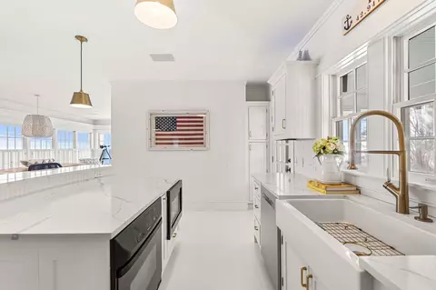 Kitchen - 1016 Ocean Blvd, Hampton, NH 03842 photo 5 of 6