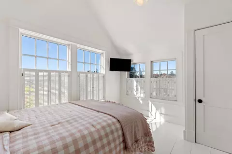 Bedroom - 1016 Ocean Blvd, Hampton, NH 03842 photo 5 of 11