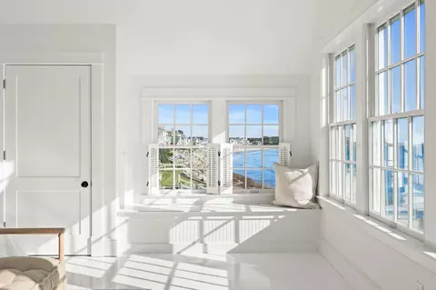 Entry Way - 1016 Ocean Blvd, Hampton, NH 03842 photo 4 of 6