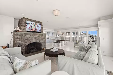 Living - 1016 Ocean Blvd, Hampton, NH 03842 photo 2 of 6
