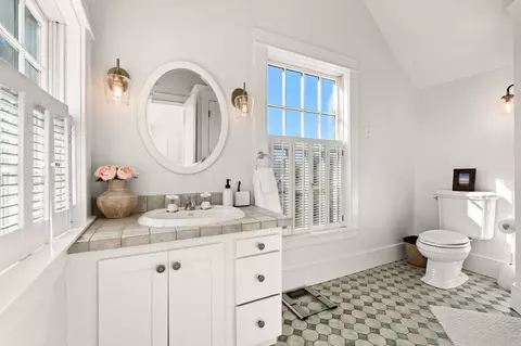Bath - 1016 Ocean Blvd, Hampton, NH 03842 photo 2 of 4