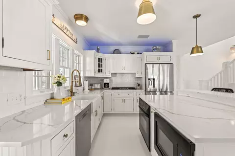 Kitchen - 1016 Ocean Blvd, Hampton, NH 03842 photo 3 of 6