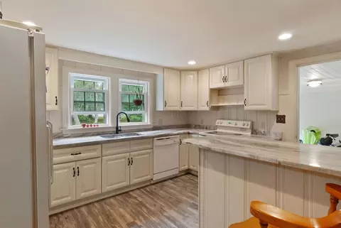 Kitchen - 84 Locke Rd, Hampton, NH 03842 photo 1 of 2