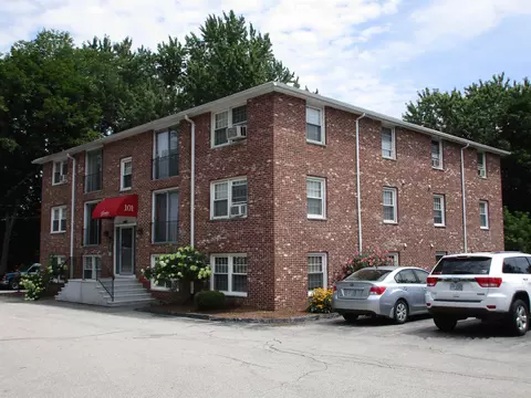 101 E Broadway St #8, Derry, NH 03038
