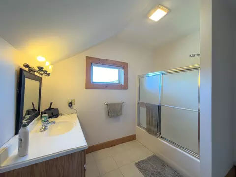Bath - 734 Herrick Rd, Derby, VT 05829 photo 4 of 6