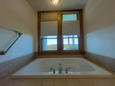 Bath - 734 Herrick Rd, Derby, VT 05829 photo 3 of 6