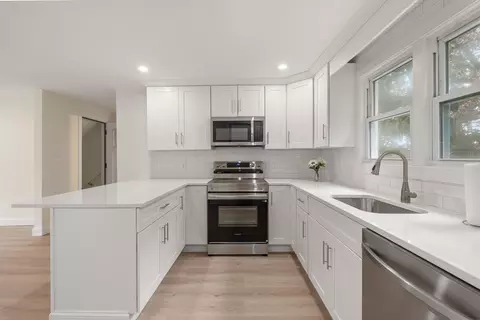 8 Blue Hill Ave UNIT 2, Nashua, NH 03064