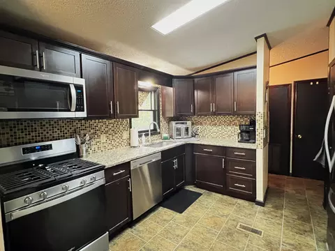 156 N River Rd, Epping, NH 03042 photo 4