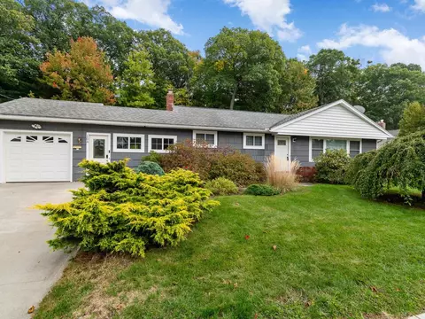 104 Wildwood Dr, Burlington, VT 05408