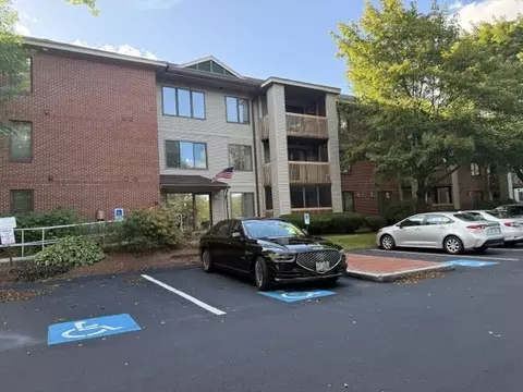 300 Candlewood Park #34, Nashua, NH 03062