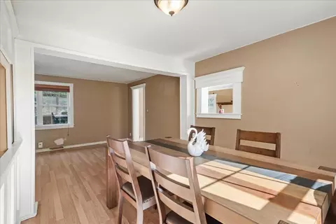 Dining - 22 Park St, Underhill, VT 05489 photo 3 of 3