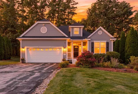 43 Sawgrass Cir, Londonderry, NH 03053