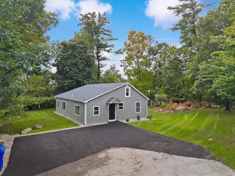 20 Highland Ln, Manchester, NH 03109