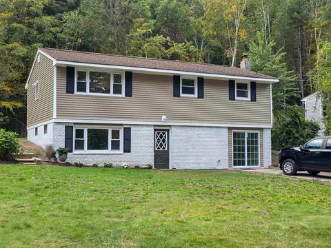 17 Bear Hill Rd, Newton, NH 03858