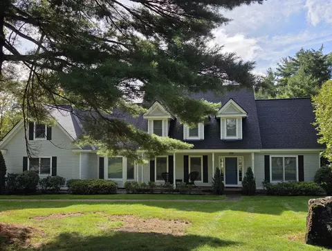 448 Village Gln, Manchester, VT 05254