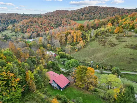 View/Area - 252 Spring Rd, Tunbridge, VT 05077 photo 5 of 6