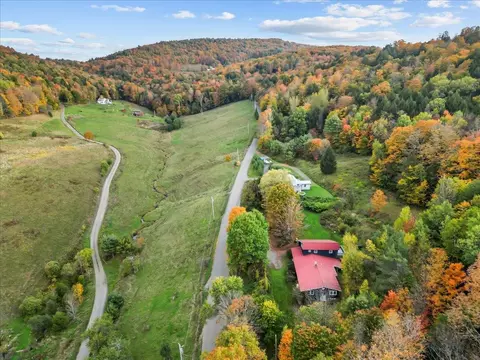 View/Area - 252 Spring Rd, Tunbridge, VT 05077 photo 3 of 6