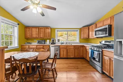 Kitchen - 252 Spring Rd, Tunbridge, VT 05077 photo 5 of 5