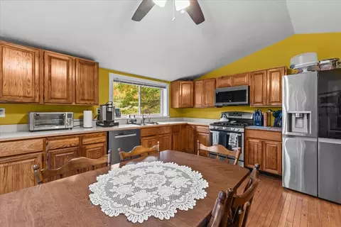 Kitchen - 252 Spring Rd, Tunbridge, VT 05077 photo 3 of 5