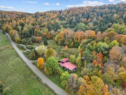 View/Area - 252 Spring Rd, Tunbridge, VT 05077 photo 2 of 6