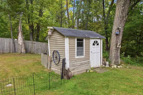 Exterior - 38 Eayers Pond Rd, Hudson, NH 03051 photo 7 of 10