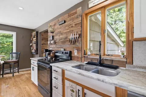 Kitchen - 38 Eayers Pond Rd, Hudson, NH 03051 photo 5 of 5