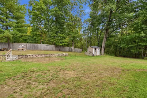 Exterior - 38 Eayers Pond Rd, Hudson, NH 03051 photo 4 of 10