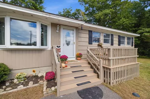 Exterior - 38 Eayers Pond Rd, Hudson, NH 03051 photo 1 of 10