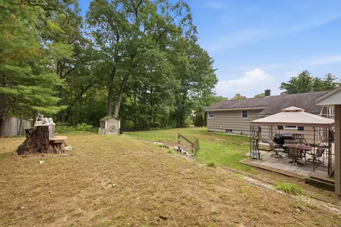 Exterior - 38 Eayers Pond Rd, Hudson, NH 03051 photo 8 of 10