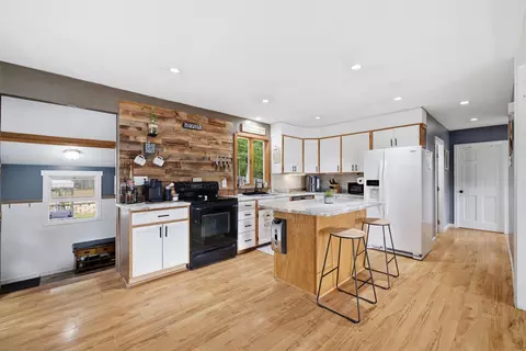 Kitchen - 38 Eayers Pond Rd, Hudson, NH 03051 photo 1 of 5