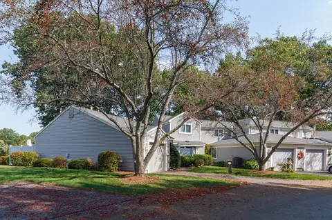 28 Walden Pond Dr, Nashua, NH 03064