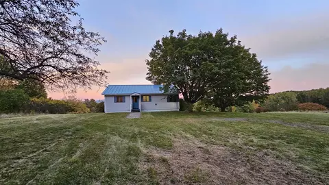 288 Old Stage Coach Rd, Bradford, VT 05033