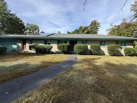 988 Mammoth Rd, Manchester, NH 03104
