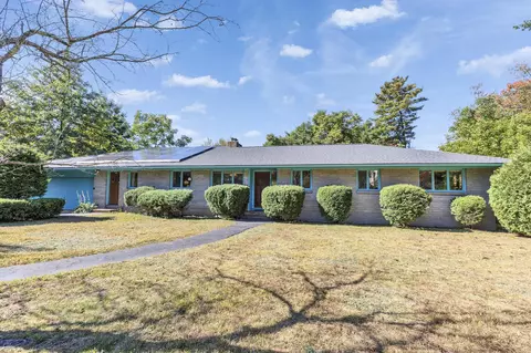 988 Mammoth Rd, Manchester, NH 03104