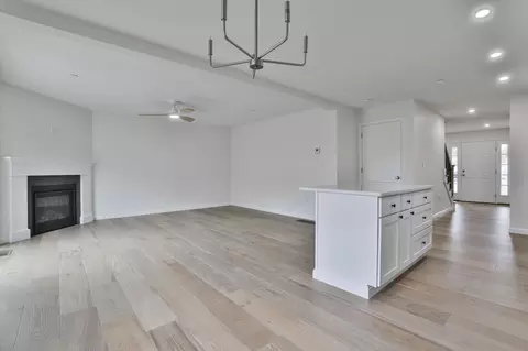 64 Crestview Way, Raymond, NH 03077