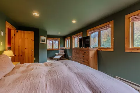 Bedroom - 628 Moss Brook Rd, Peru, VT 05152 photo 4 of 9