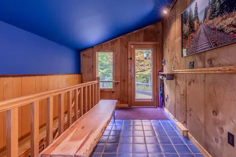 Entry Way - 628 Moss Brook Rd, Peru, VT 05152 photo 1 of 7