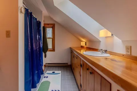 Bath - 628 Moss Brook Rd, Peru, VT 05152 photo 1 of 1