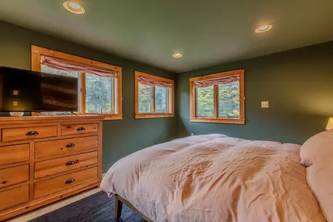 Bedroom - 628 Moss Brook Rd, Peru, VT 05152 photo 7 of 9